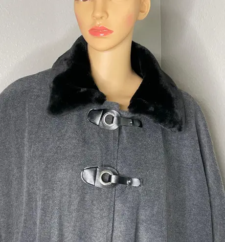 Moda Le Gray Cape With Buckle Closure and Black Fur Trim Collar One Size