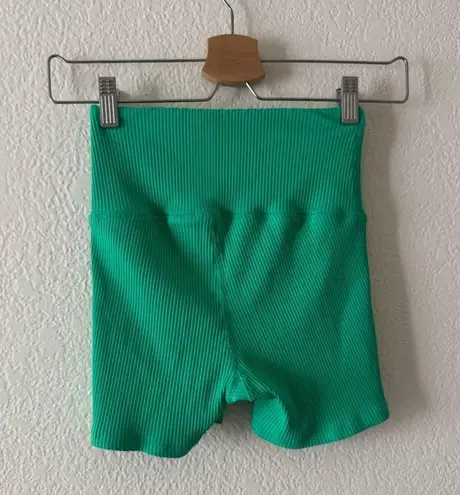Carbon 38 ribbed green athletic shortie shorts Size XS