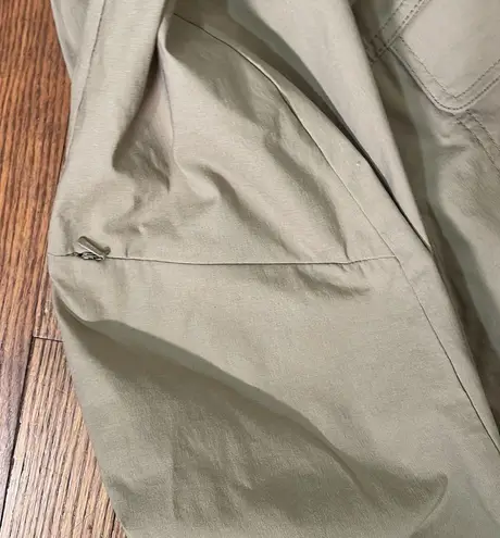 Athleta Dipper Cargo Hiking Pants Khaki Sand size 6