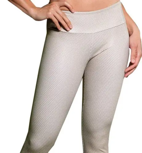 Onzie nwt // fishnet capri leggings RARE