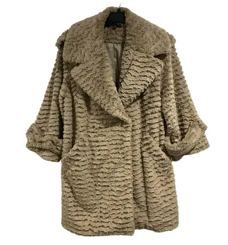 Cynthia Steffe ruffled faux fur beige tan winter coat size medium EUC