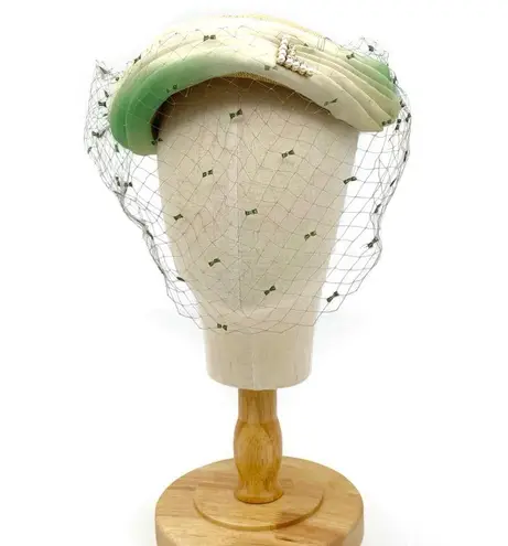 Vintage 1950s Ombre Silk & Straw Pillbox Hat Rhinestone Clip With Mesh Veil 22.5 Green