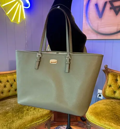 Michael Kors Jet Set Travel Tote In Olive Green
