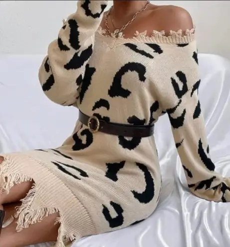 Lavishly Paris NWT, Designer Distressed Sweater Dress. Size Medium