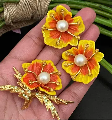 Vintage ORA Signed Orange Plastic Poppy Flower Faux Pearl Brooch & Earrings Set