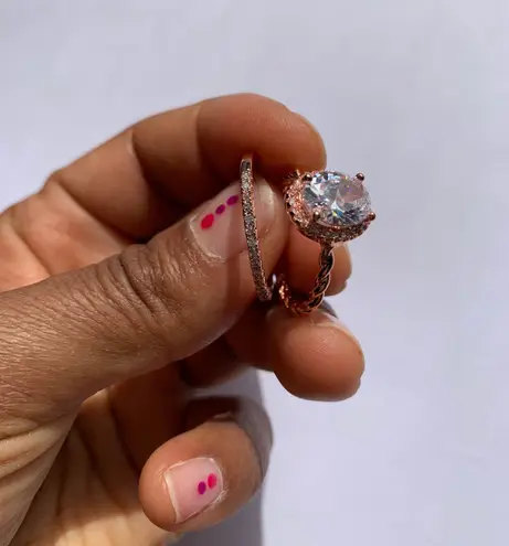 Beverly Hills Boutique Ring Set... Gold