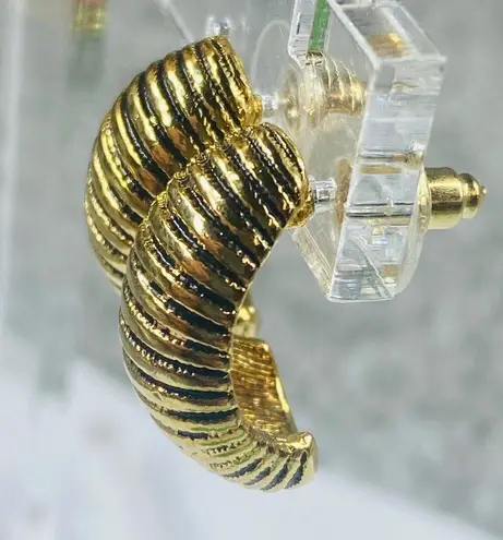Half Hoop Vintage Pierced Post Earrings Womens Gold Tone Ridged Ribbed Textured