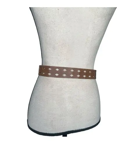 Vintage Brown Leather Belt with Textured Design and Metallic Buckle