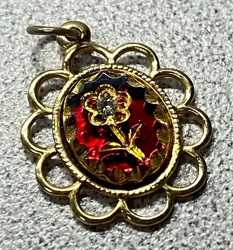 Vintage Gold Tone Scalloped Edge Red Enamel Abalone Flower Charm Oval Pendant