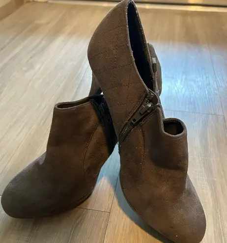 Women’s Dark gray suede ankle Pumps size 10