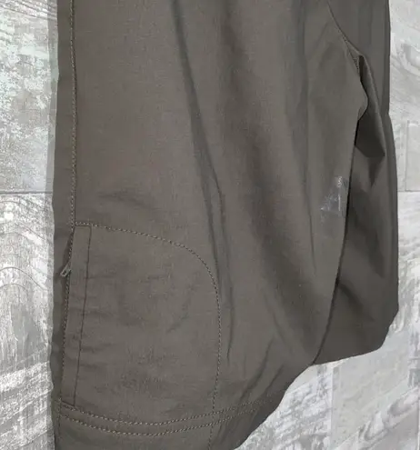 Athleta Green Bermuda Shorts Ladies 6