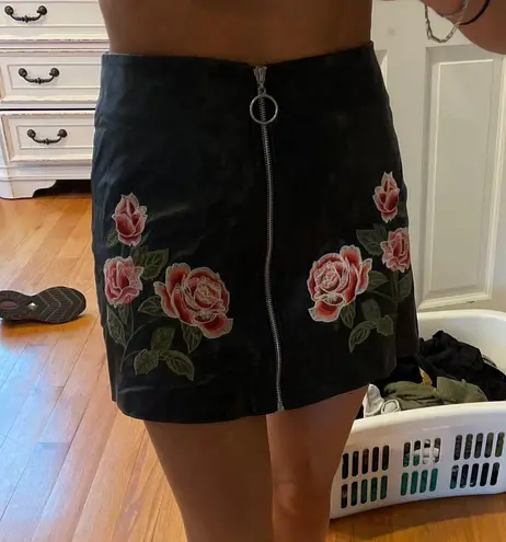 Jealous Tomato PLEATHER MINI SKIRT W FLORAL