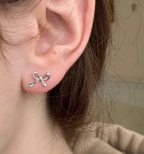 Silver Dainty How Earrings Studs