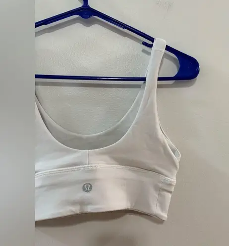 Lululemon Pre-Owned Size 6  White Sports Bra