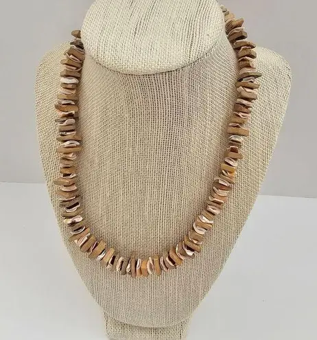 Shell and Wood Short Necklace White