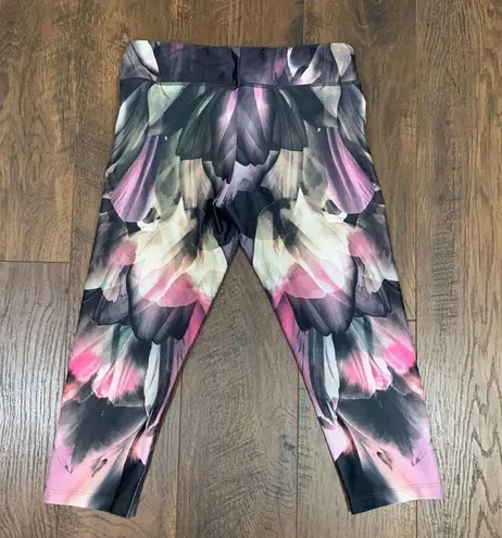 NUX Floral Gray/Purple/Pink Crop Capris Legging Size M