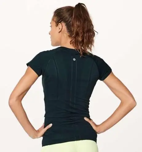 Lululemon Swiftly Tech Short Sleeve Size 4