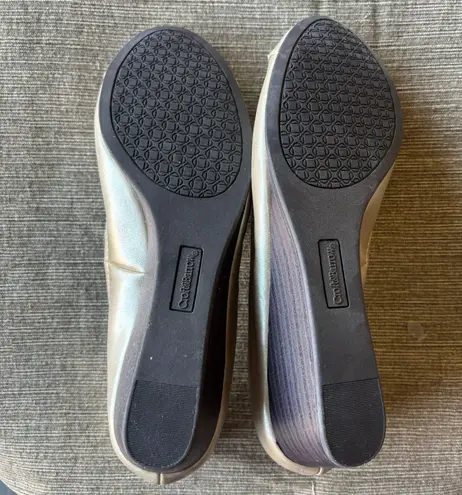 Croft & Barrow Women’s Gold Close-Toed Wedge - Image 3