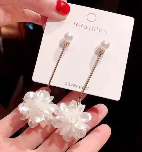 Sweet Multiple Petals Stereo Flower Drop Earrings for Women White