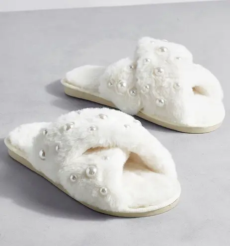 Faux Fur Pearl Embellished Slip on Slippers Size 9