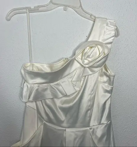 Ruby Rox New White One Shoulder Pocketed Dress with Flower Detail size 11