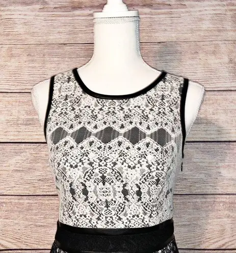 Kensie  Lace and faux leather black & white dress Size 4