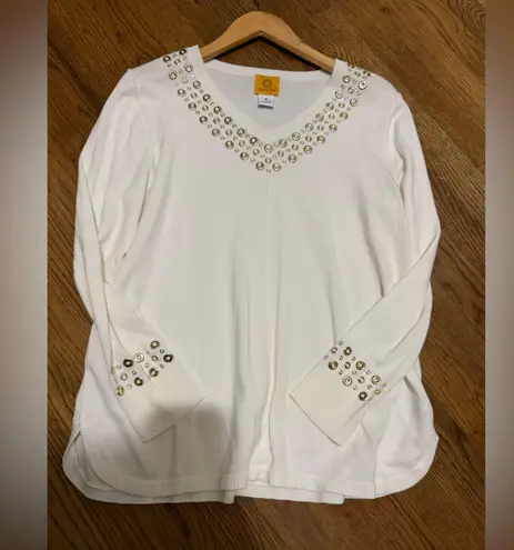 RUDY Rd. Sweater Knit
Grommet Embellished Trim Women’s Sweater size M White Size M