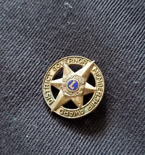 VTG District Governor Membership Award Lions Club Lapel Hat Pin Brooch B…