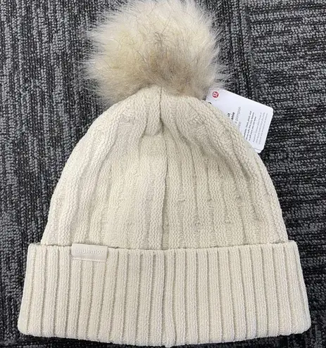 Lululemon  cable knit Pom beanie