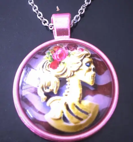 Skeleton Cameo Glass Pendant Pink