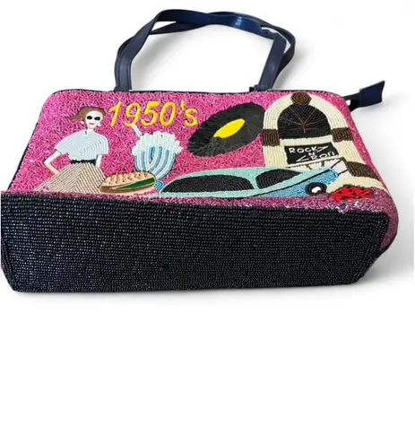 Vintage 1950s scene beaded shoulder bag with top zip closure and interior pocket Pink