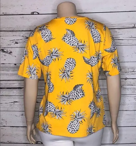 cj banks  NWT Size X 14W Yellow Pineapple Print Short Sleeve V-Neckline Knit Top