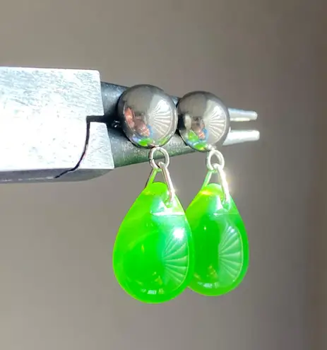 Handmade green opal teardrop Czech glass simple minimalist earrings💚