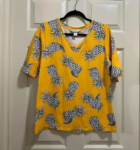 Christopher & Banks  short sleeve V-neck shirt yellow pineapple print size large