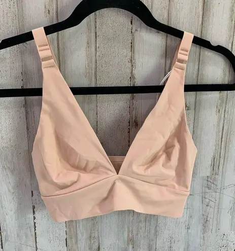 Everlane  ReNew The Invisible Bra Light Tan NWT Seamless Tagless Hook Back