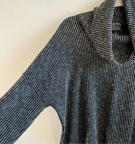 Clara Sunwoo Top Grey & Black Striped Boxy Ribbed Turtleneck Sz L GUC Size L