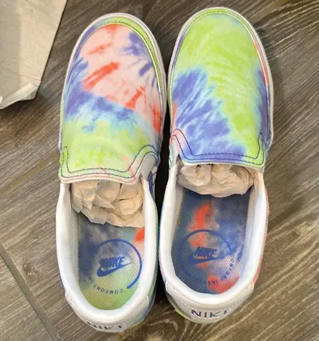 Nike Women’s  tie-dye slip on court legacy shoes size 6.5 new in box