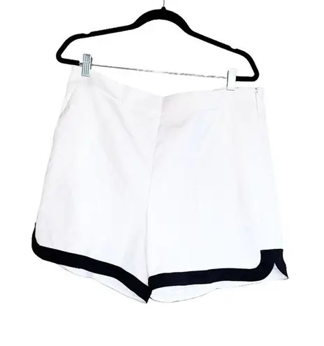 White House | Black Market NWOT  BLACK TRIM WRINKLE FREE SHORT WHITE 14