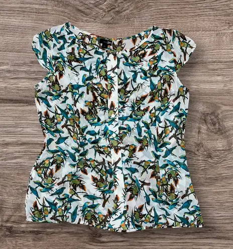 East 5th Women’s Bird Print Pleated Sheer Cap Short Sleeve Blouse Size Large