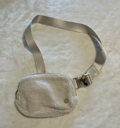 Lululemon Everywhere Fleece Belt Bag