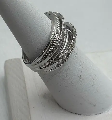 Brand New!! Size 8 multi band look ring with multiple textures Silver