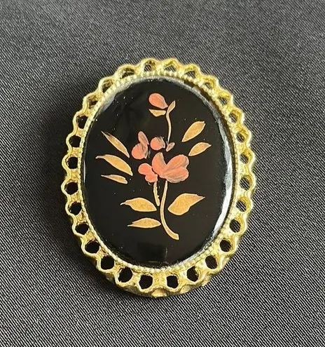 Vintage EUC goldtone acrylic brooch or pendant w/ flowers & scalloped setting Black
