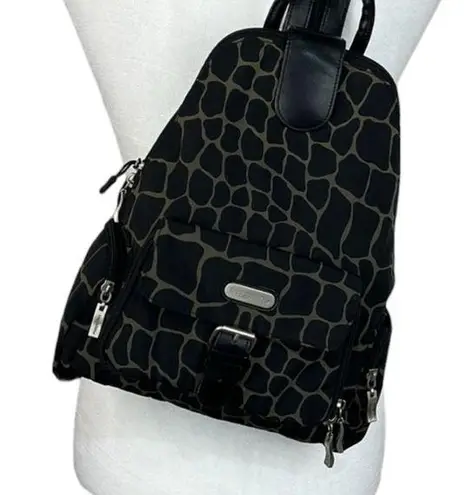 Baggallini Metro Black & Tan Giraffe Print Convertible Backpack Daypack Bag