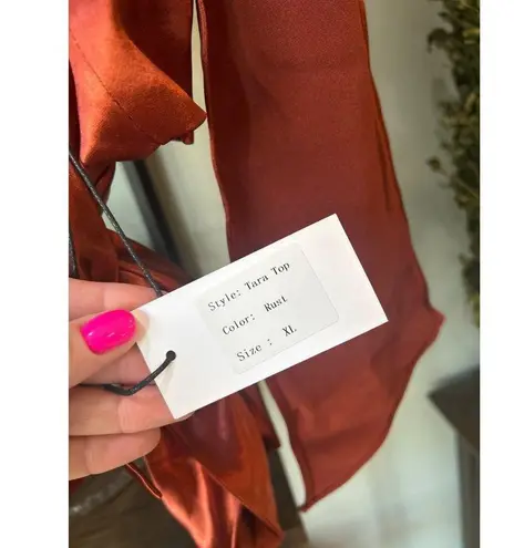 NONchalant Label Tara Silk Plunge Top Rust Womens Size XL Red