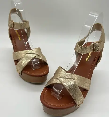 City Classified Sandal Womens 8 Brown Gold Criss Cross Ankle Strap Chunky NEW