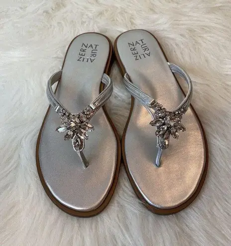 Naturalizer Naturalized “Liliana” Silver Metallic Embellished Flip Flops Sz 7.5M Womens