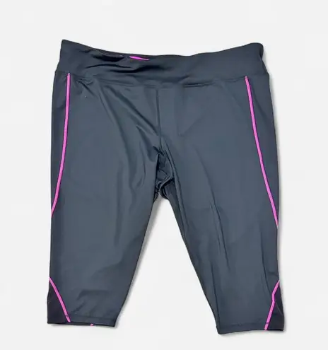 Plus Size 1X Black and pink athletic capri yoga leggings