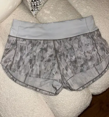 Lululemon  Shorts Low-Rise Speed Up - Image 1