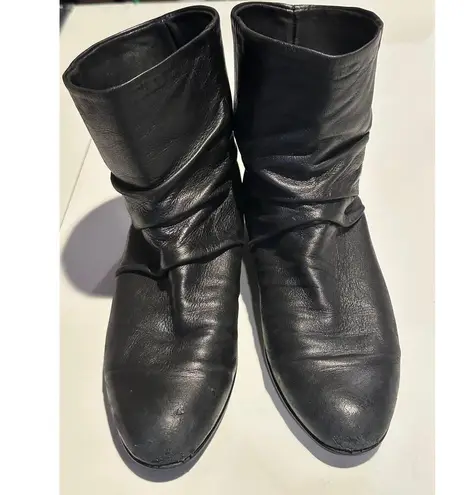 Munro Slouch Pull on Booties Black Soft Leather Size 5.5