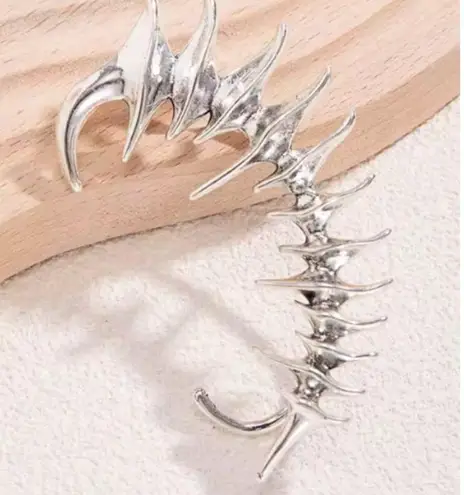 Silver Tone Spike Skeleton Ear Cuff Gothic Punk Thorn Clip On Earring Jewelry